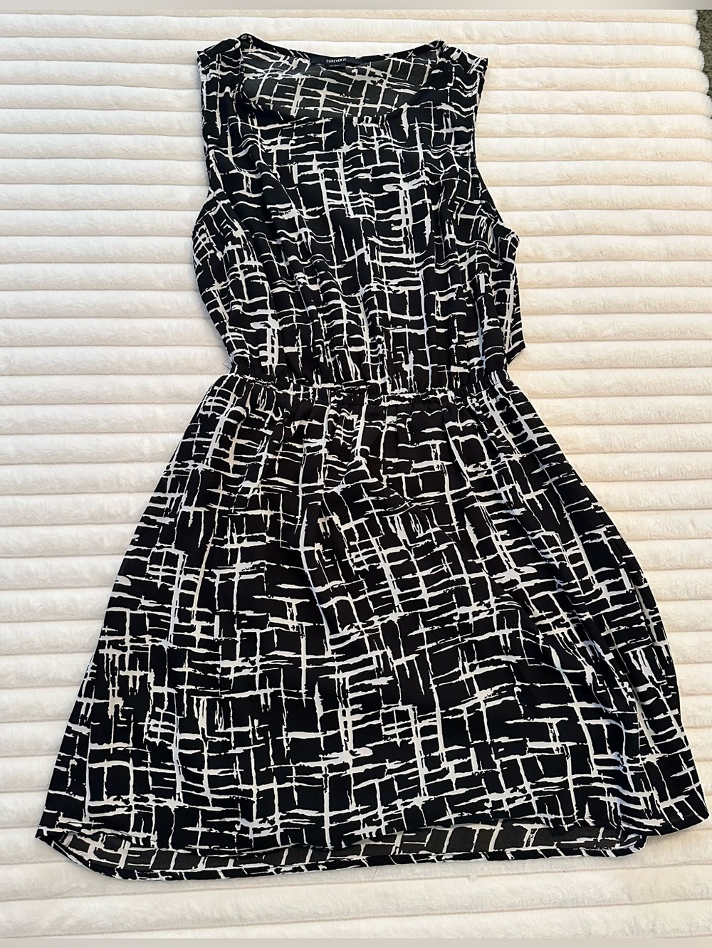 Forever 21 Black and White Graphic Sleeveless Mini Dress